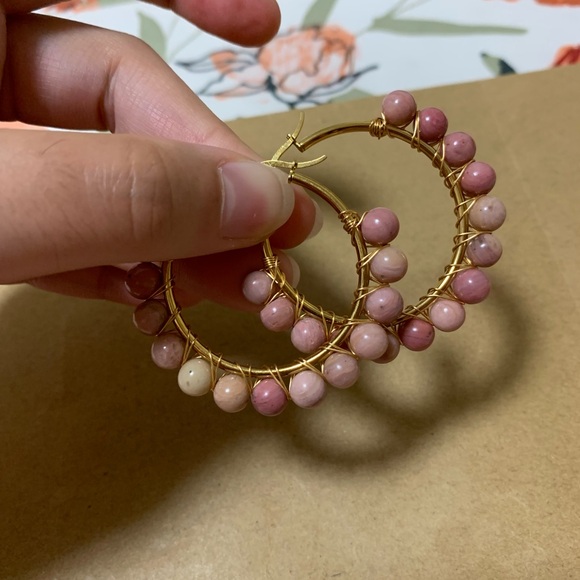 Natural stone hoop earrings, pink tones - Picture 4 of 5